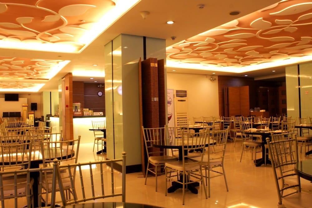 Vista Hotel Cubao Quezon City Exterior photo