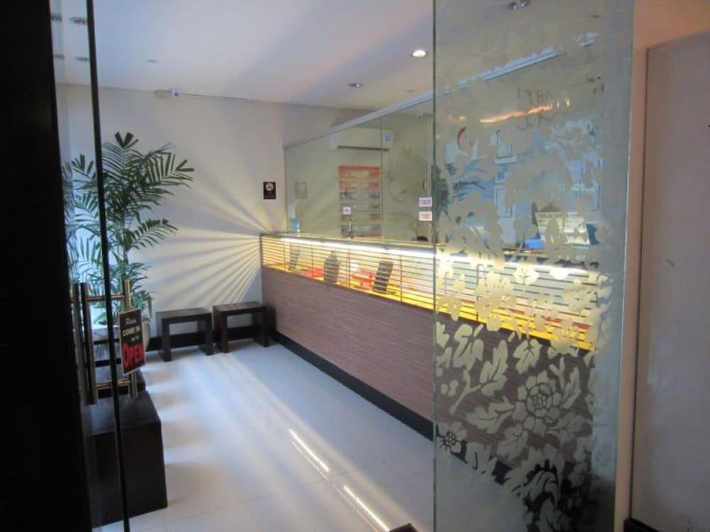 Vista Hotel Cubao Quezon City Exterior photo
