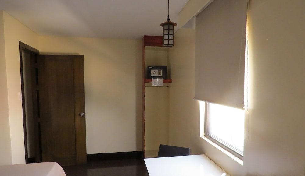 Vista Hotel Cubao Quezon City Exterior photo